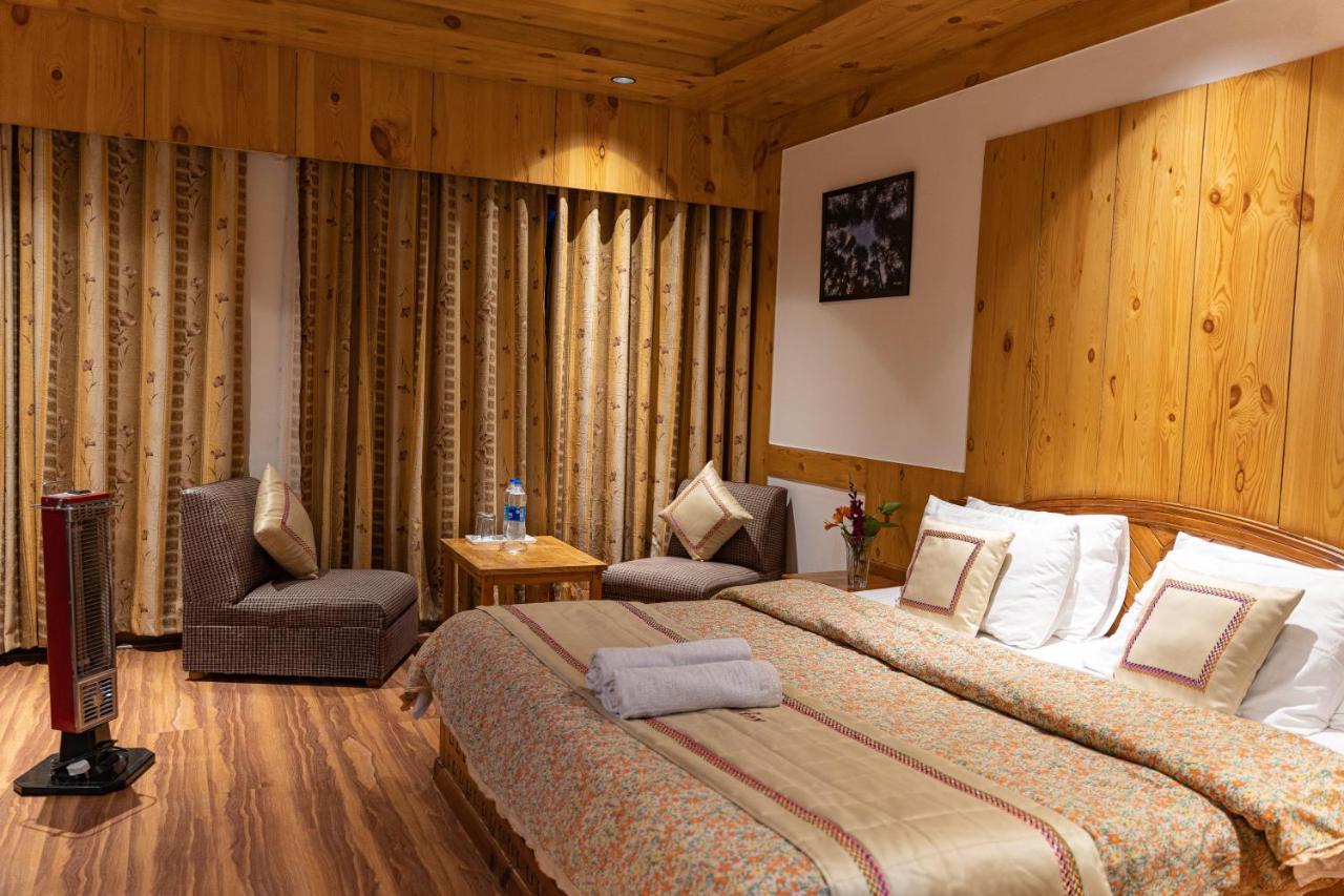 The Conifer Hotel Manāli Eksteriør billede