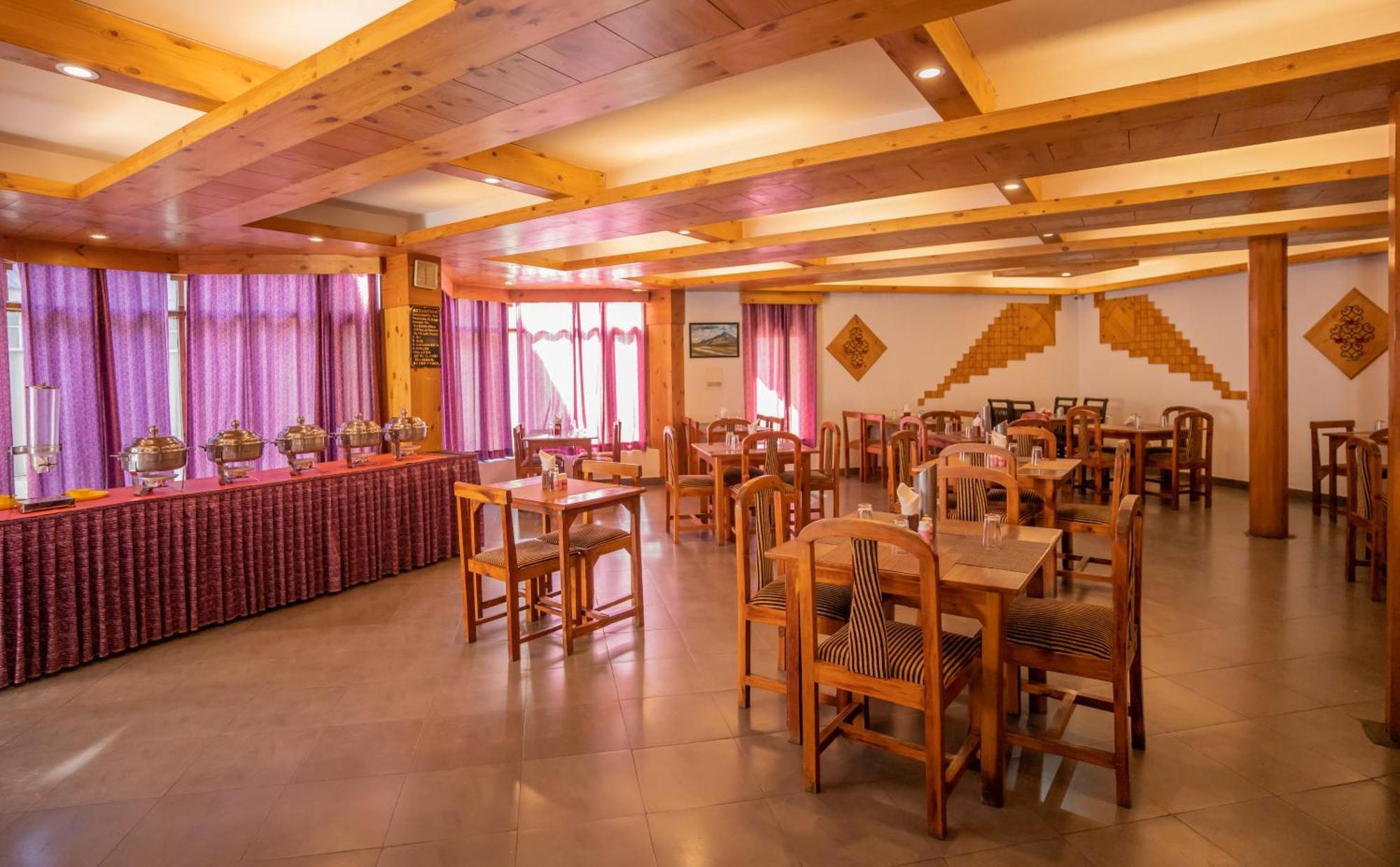 The Conifer Hotel Manāli Eksteriør billede