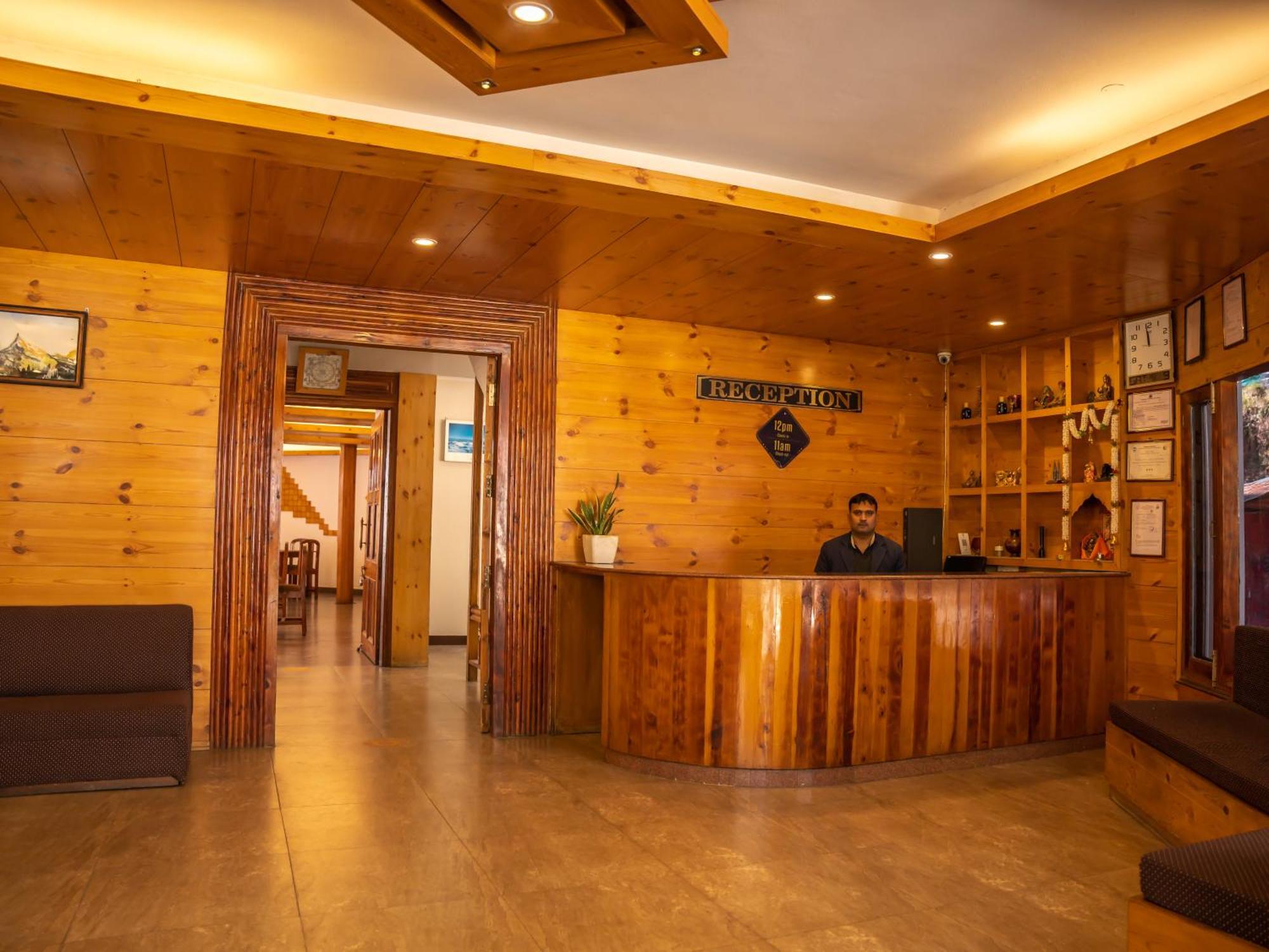 The Conifer Hotel Manāli Eksteriør billede