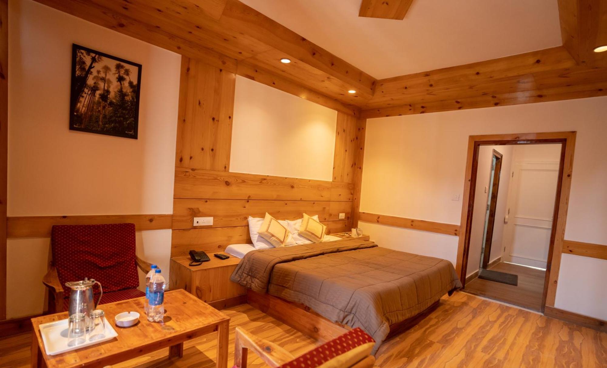 The Conifer Hotel Manāli Eksteriør billede