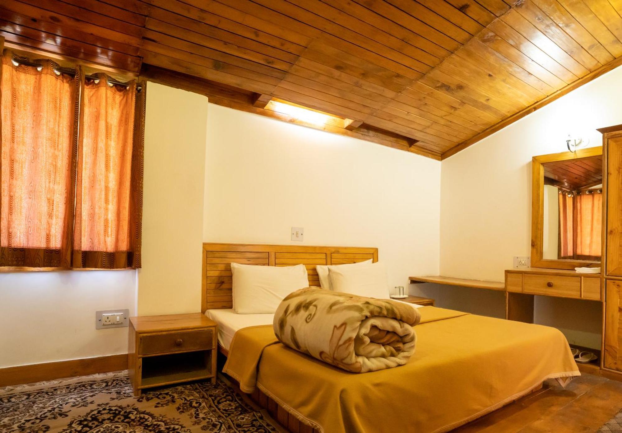 The Conifer Hotel Manāli Eksteriør billede