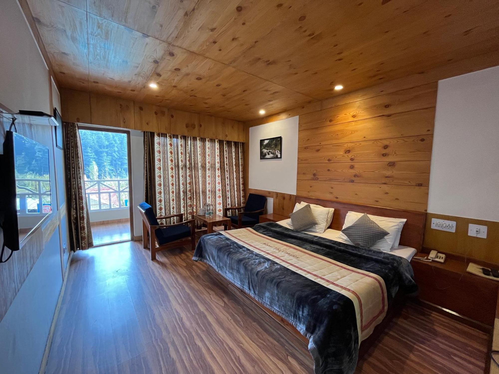 The Conifer Hotel Manāli Eksteriør billede