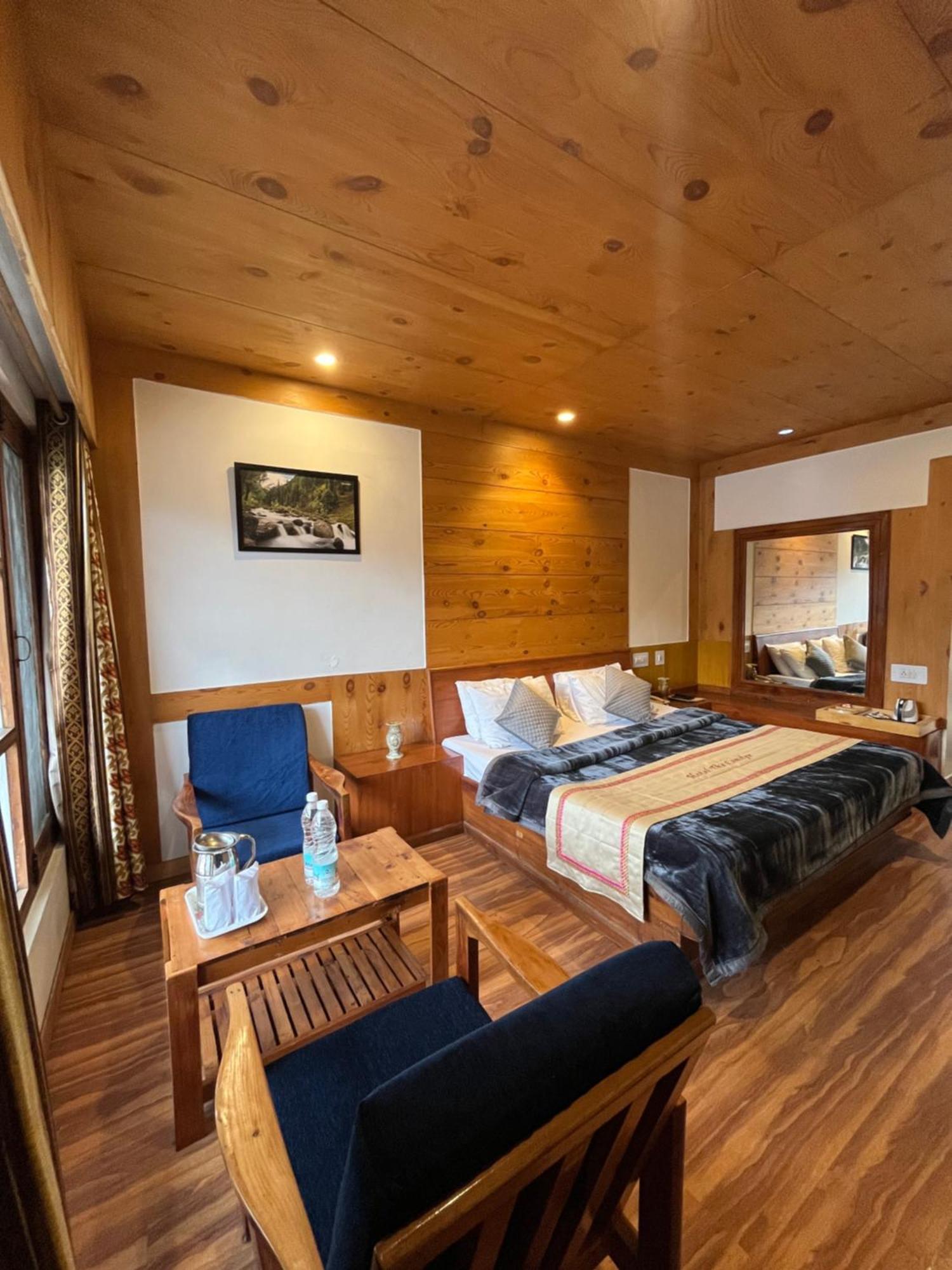 The Conifer Hotel Manāli Eksteriør billede