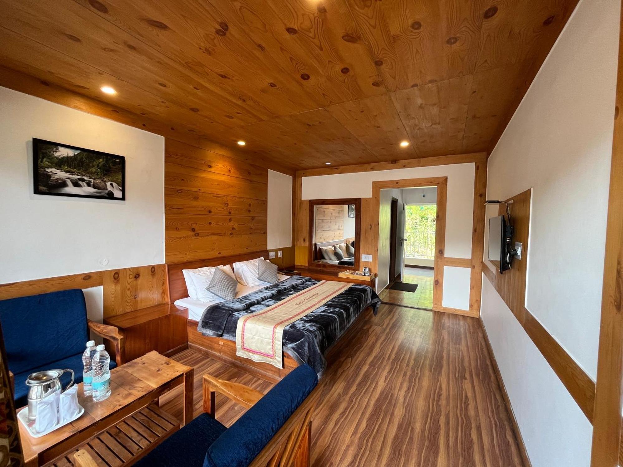 The Conifer Hotel Manāli Eksteriør billede