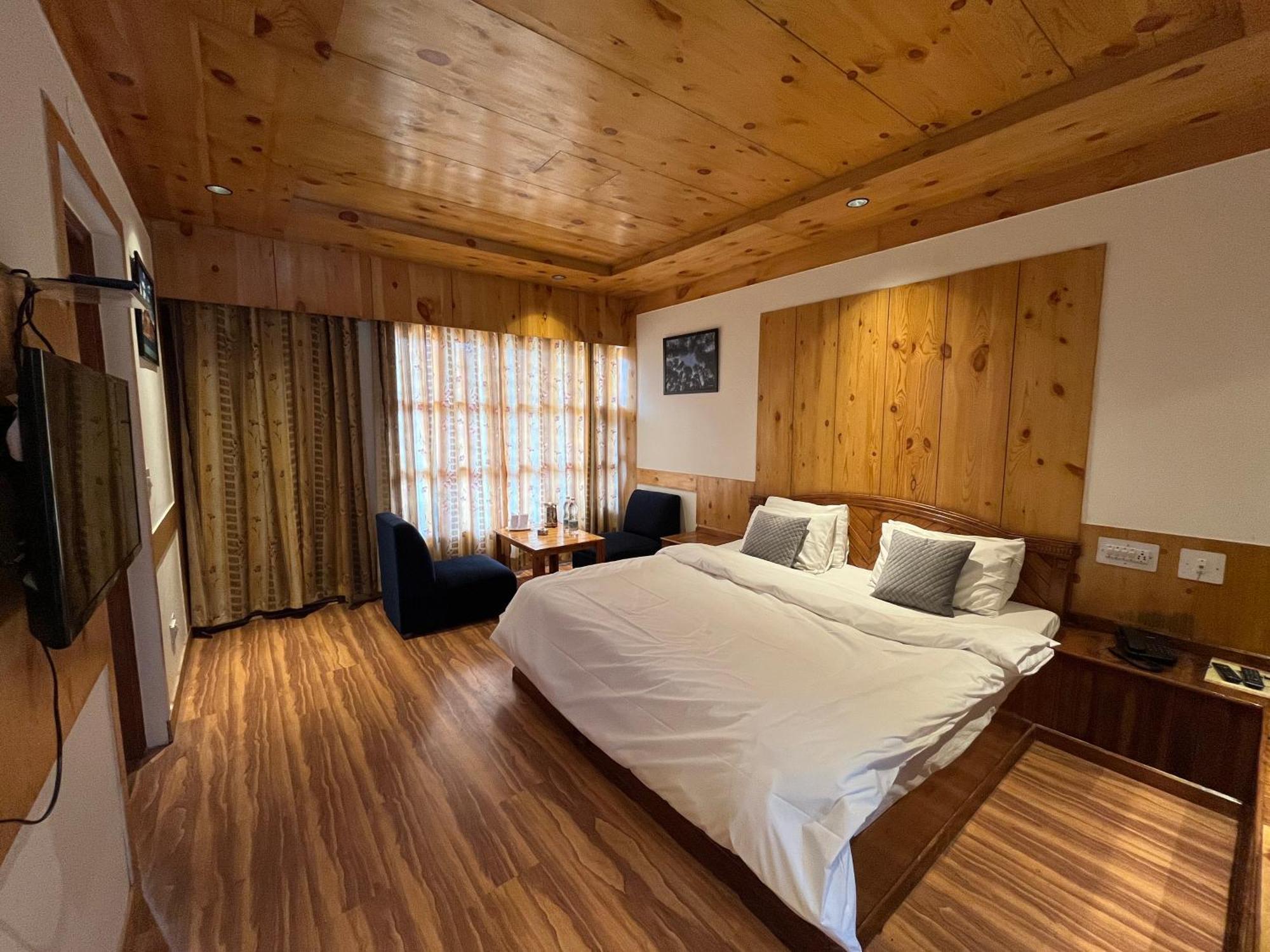 The Conifer Hotel Manāli Eksteriør billede