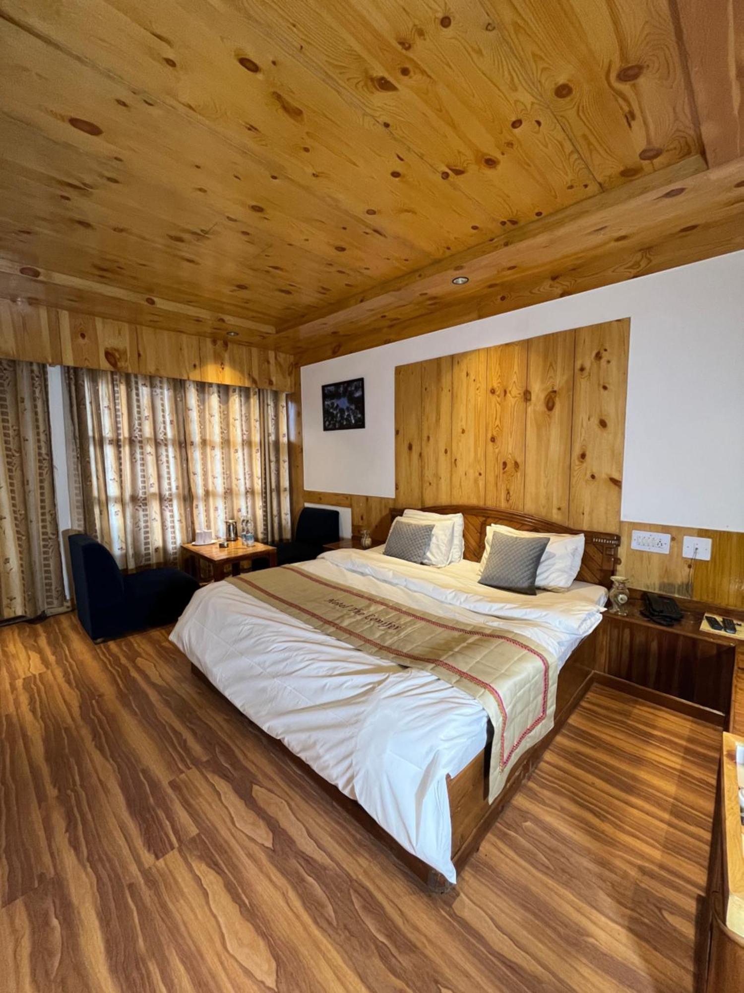 The Conifer Hotel Manāli Eksteriør billede