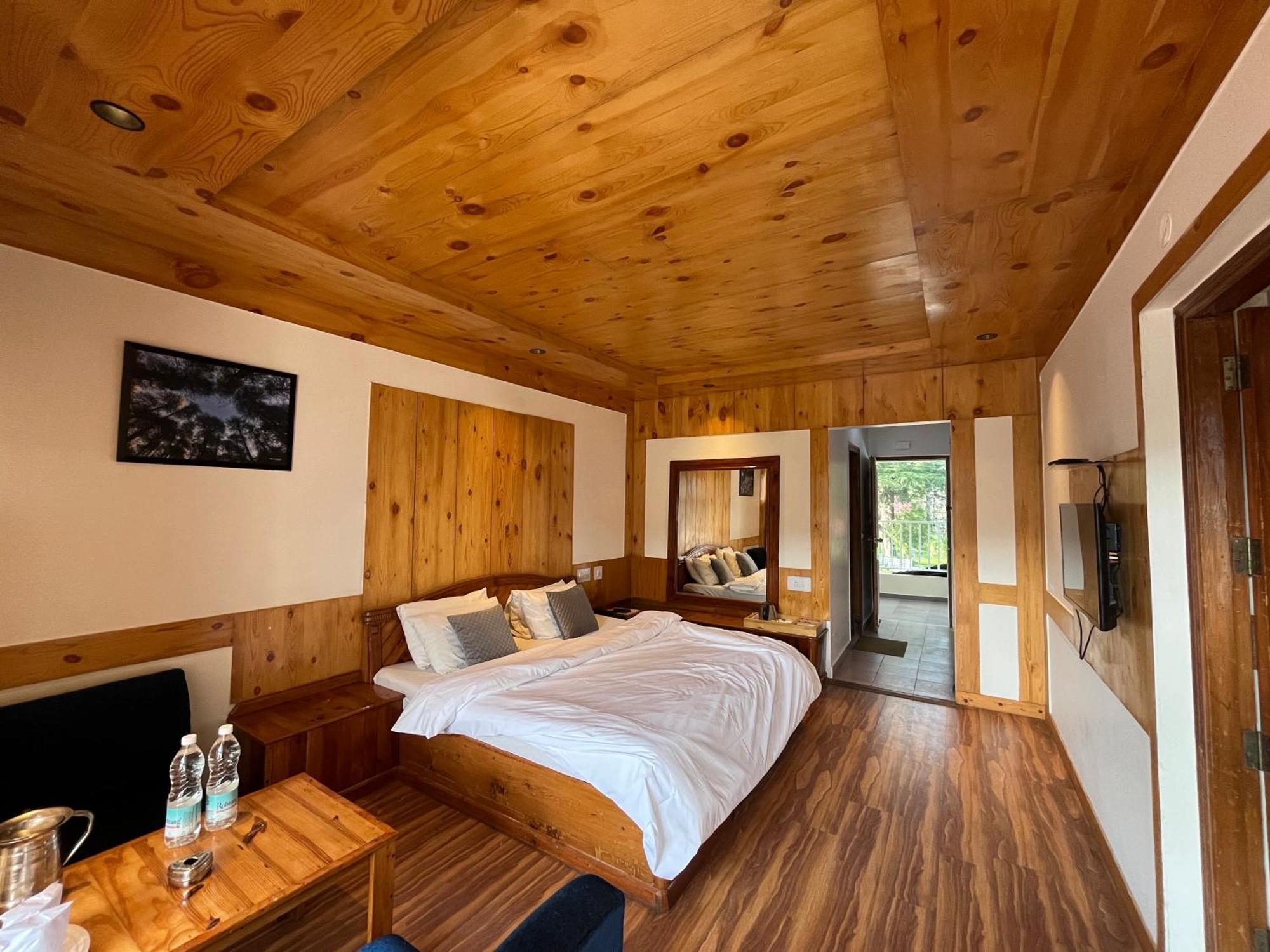 The Conifer Hotel Manāli Eksteriør billede